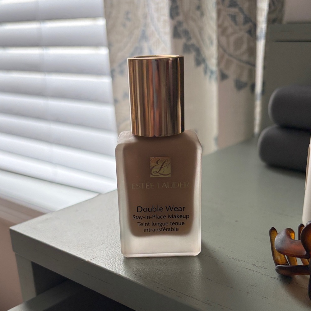 Estee Lauder Double Wear Foundation - Tan
